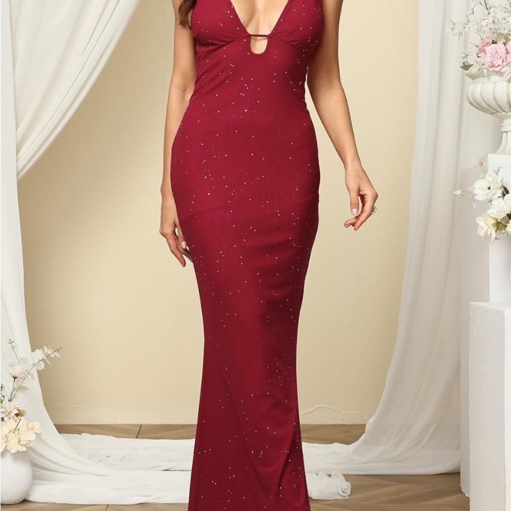 Elegant Red Evening Gown - Picture 4 of 16